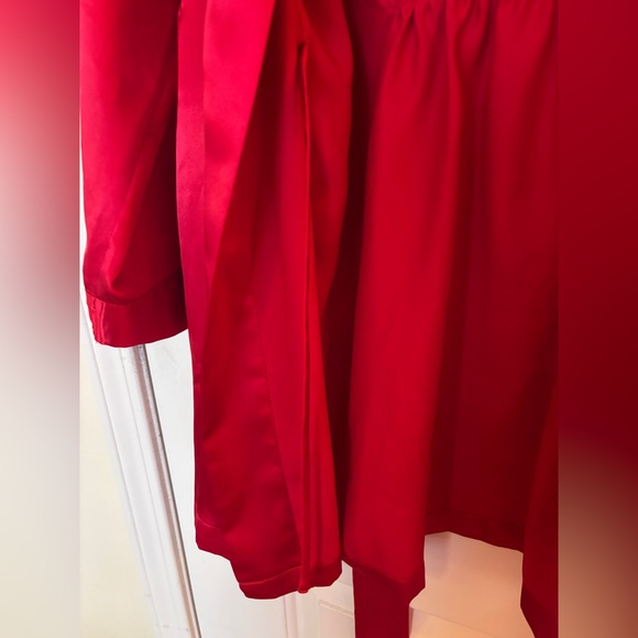 Victoria's Secret Vibrant Red Satin Silky Robe Size Small - Picture 7 of 9